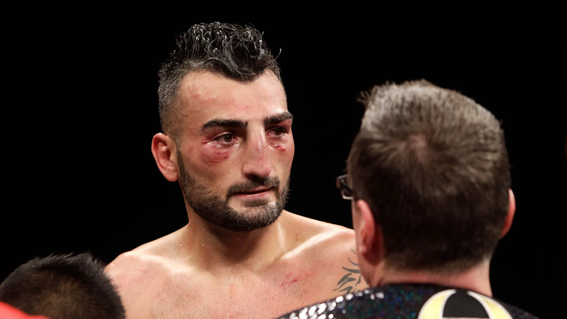 Lascia la moglie e due figli