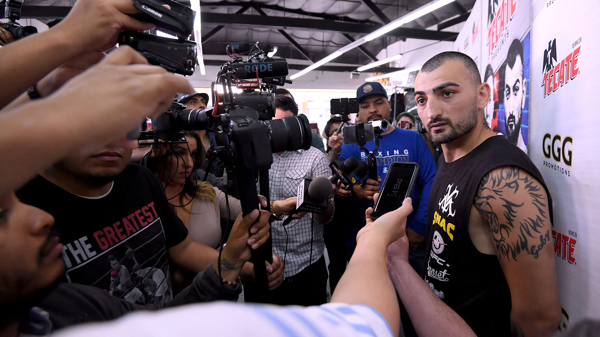 Soprannominato The Nightmare, è stato sfidante per il titolo mondiale dei pesi superwelter e dei pesi medi