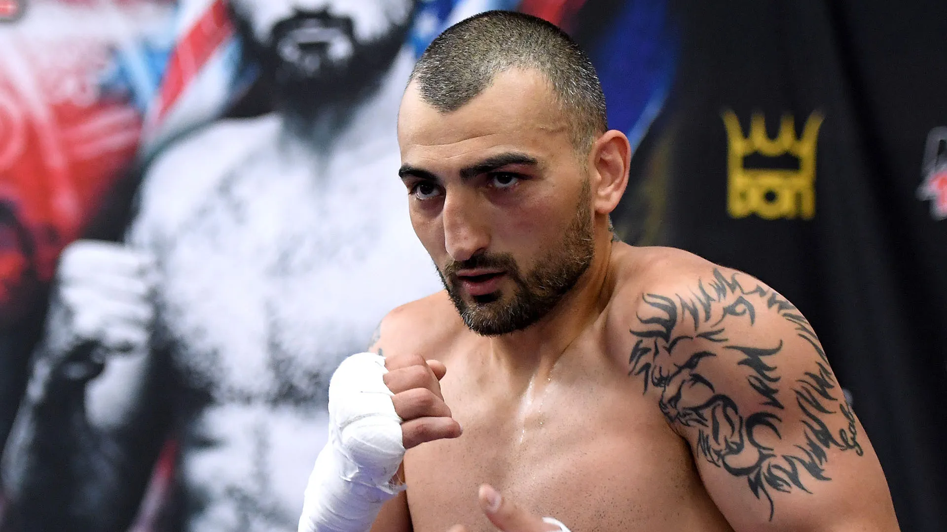 Originario dell'Armenia, Martirosyan si è trasferito negli Stati Uniti all'età di 4 anni