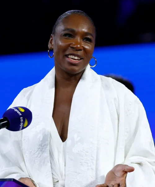 Calendario Pirelli, ritorno in campo ed elogi a Jannik Sinner per Venus Williams