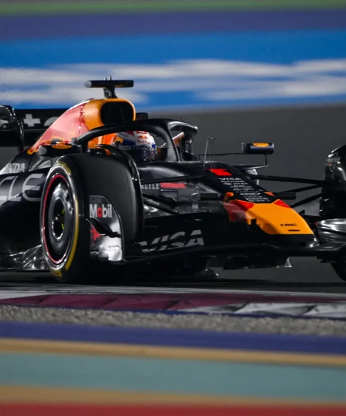 F1 GP Qatar: Verstappen immenso, sarà volata Mondiale con Norris e Piastri. Ferrari spettatrice
