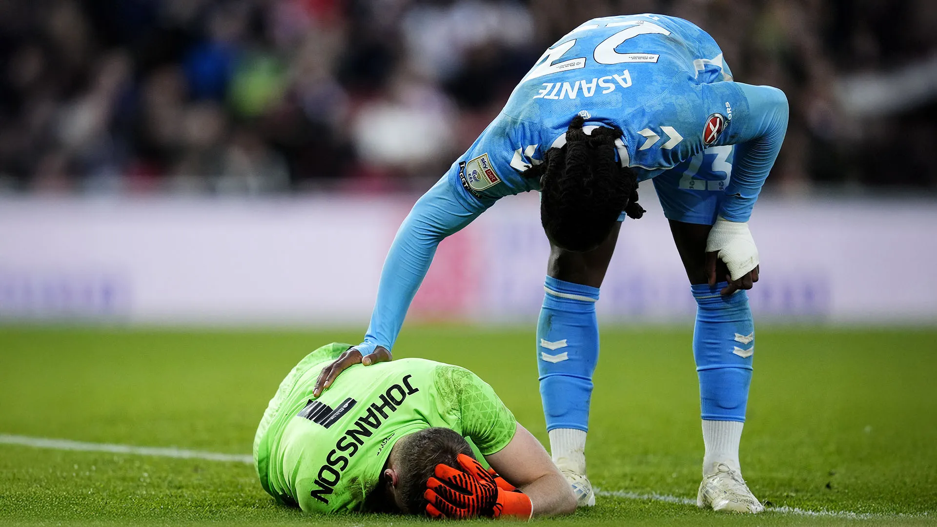 L'avversario gli si è subito avvicinato per verificare le condizioni