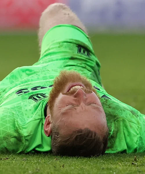 Sangue dalla testa, le immagini del tremendo scontro