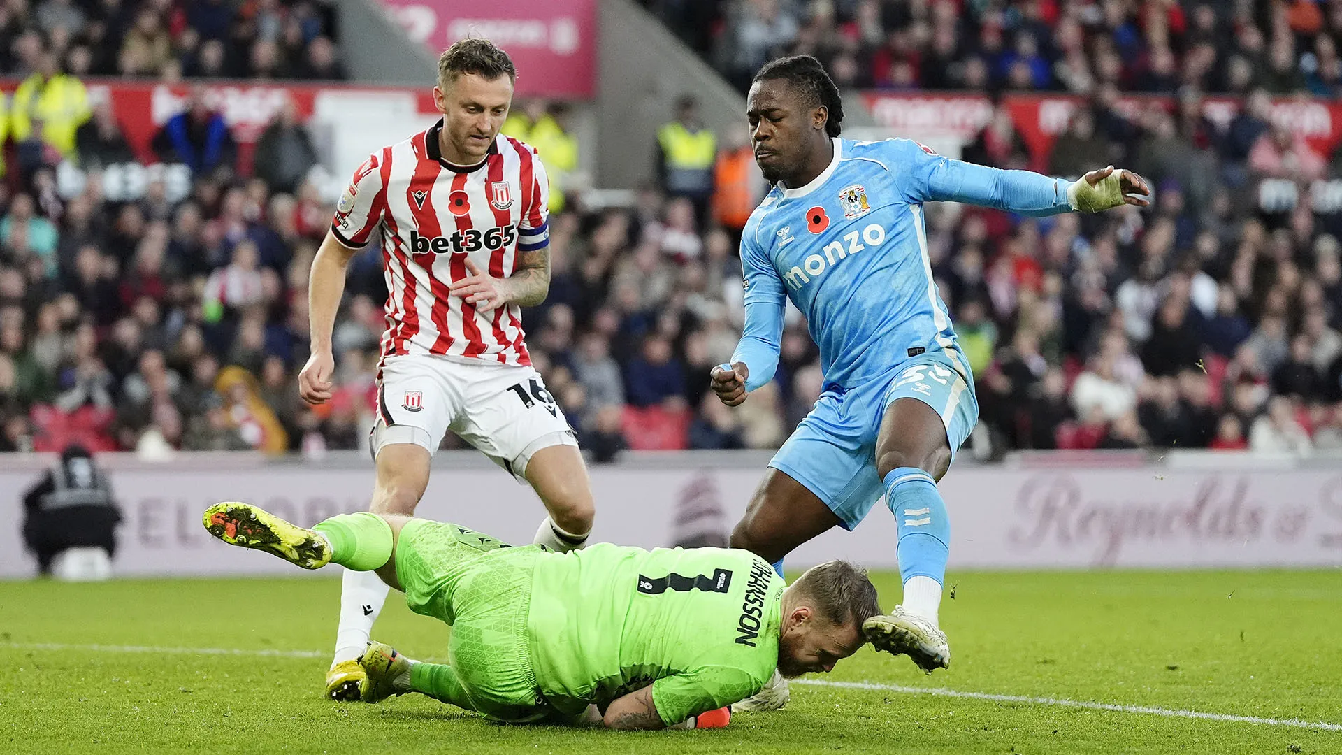 Grande paura per Viktor Johansson durante Stoke City-Coventry City