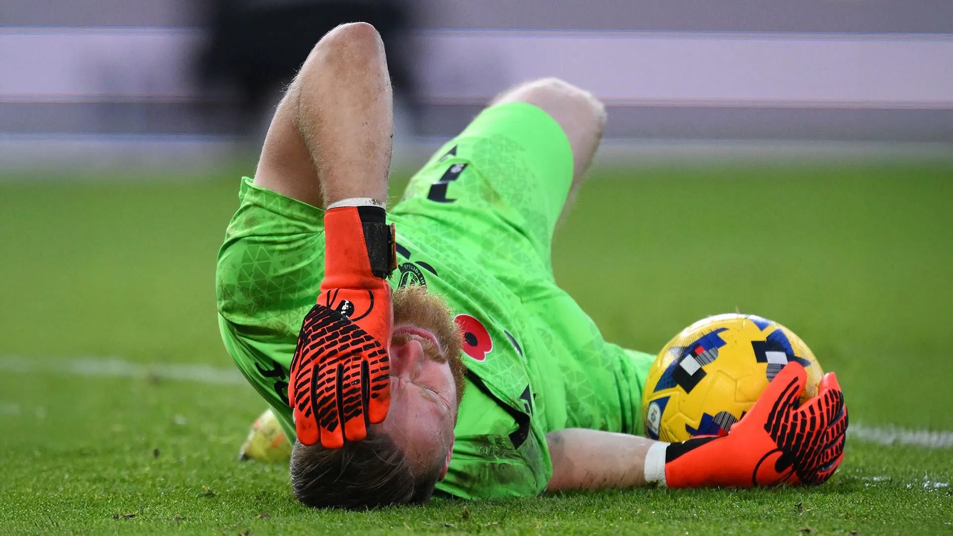 Il portiere è stato involontariamente colpito in testa da Brandon Thomas-Asante