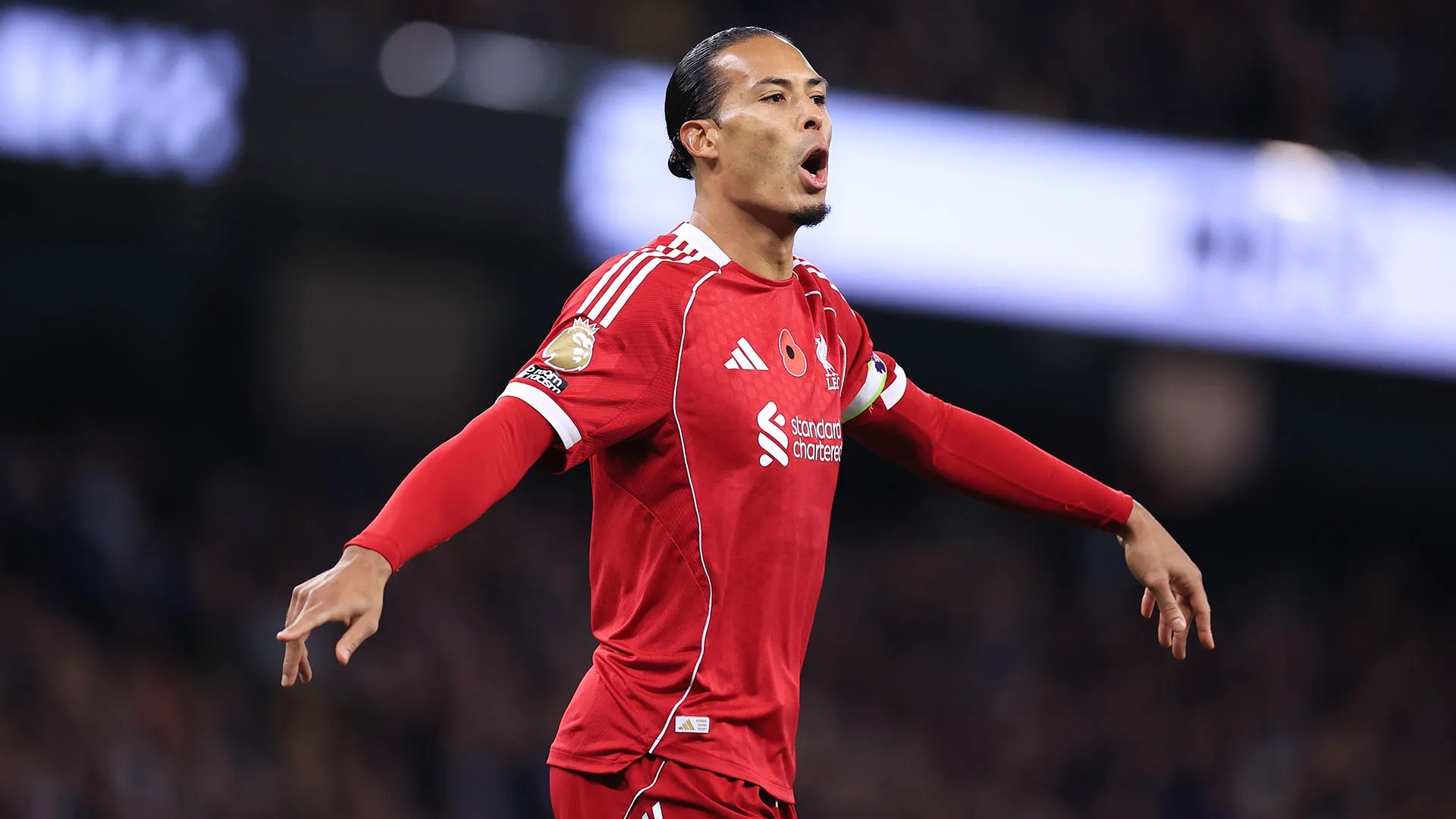 Il difensore olandese del Liverpool ha rischiato grosso nel match contro il Manchester City