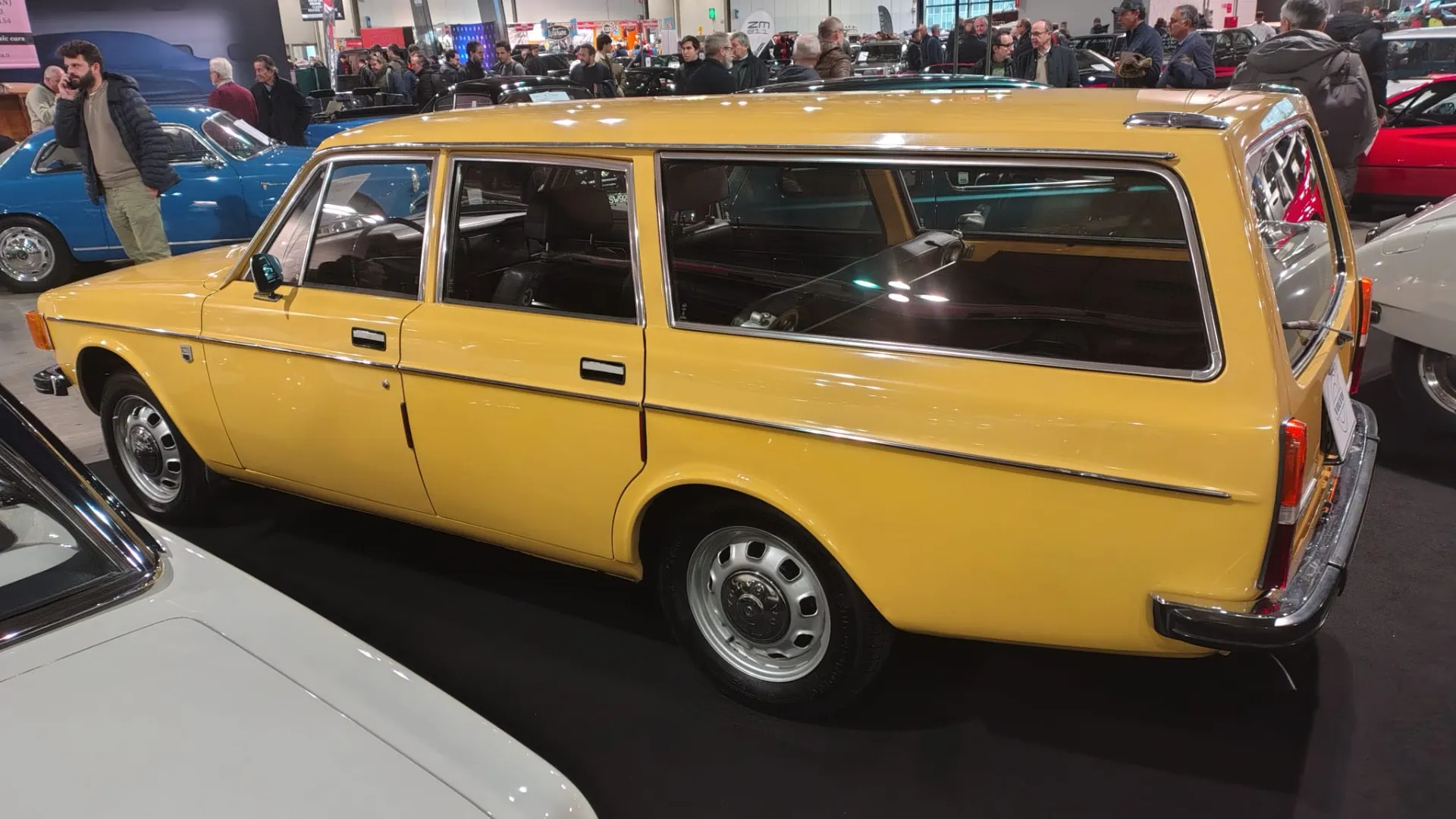 La Volvo 145 nasce tra il 1967 e il 1974 come variante familiare della serie 140.