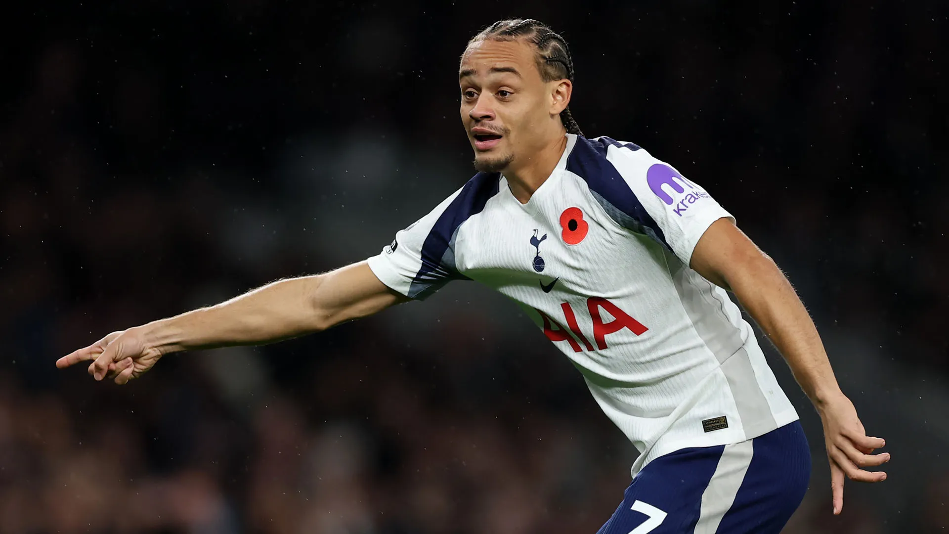 In pochi si aspettavano così tante difficoltà per il campione olandese al Tottenham
