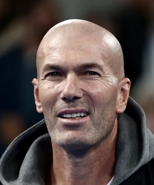 Zinedine Zidane vicino al ritorno in panchina: un’ipotesi su tutte