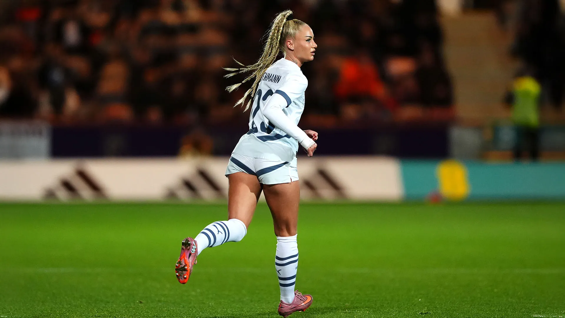 La nazionale svizzera sui social ha annunciato il suo ruolo da tedofora per le Olimpiadi di Milano-Cortina 2026