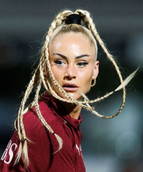 Alisha Lehmann dà spettacolo in spiaggia: le immagini