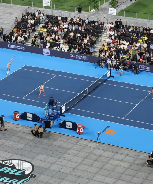 Carlos Alcaraz supera Joao Fonseca sul campo da baseball