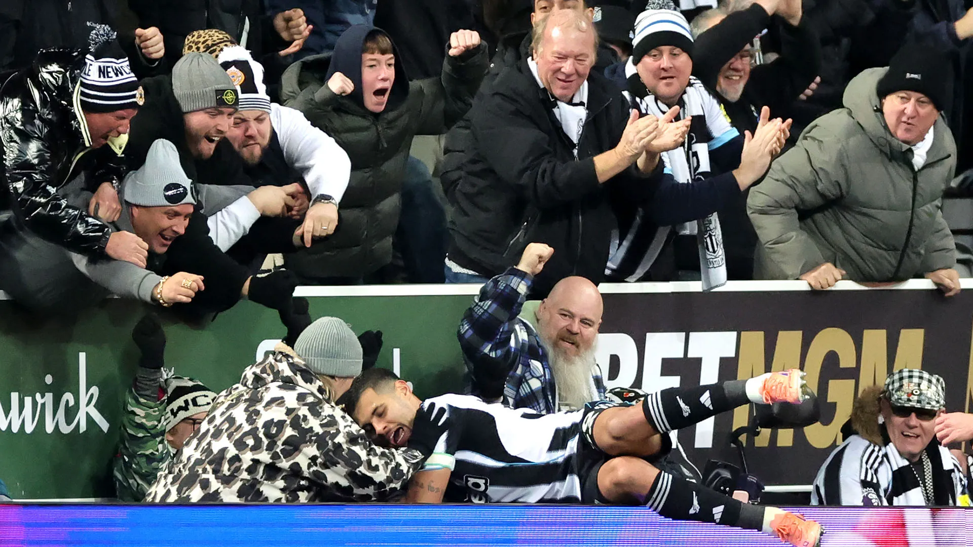 Segna e poi rischia di farsi malissimo, grande spavento per Bruno Guimarães