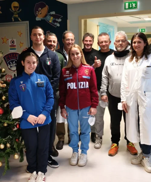BSportING: ginnaste e atleti azzurri portano i regali di Natale ai bambini ricoverati