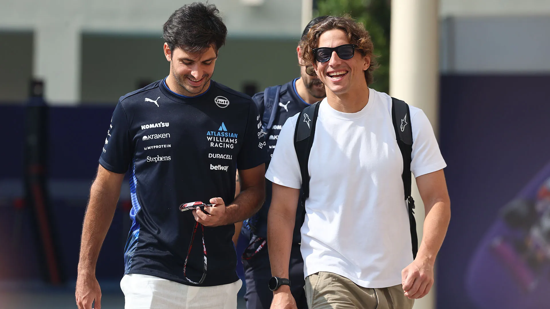 Per una sera, i piloti hanno messo da parte le tensioni e le rivalità e si sono goduti una cena insieme