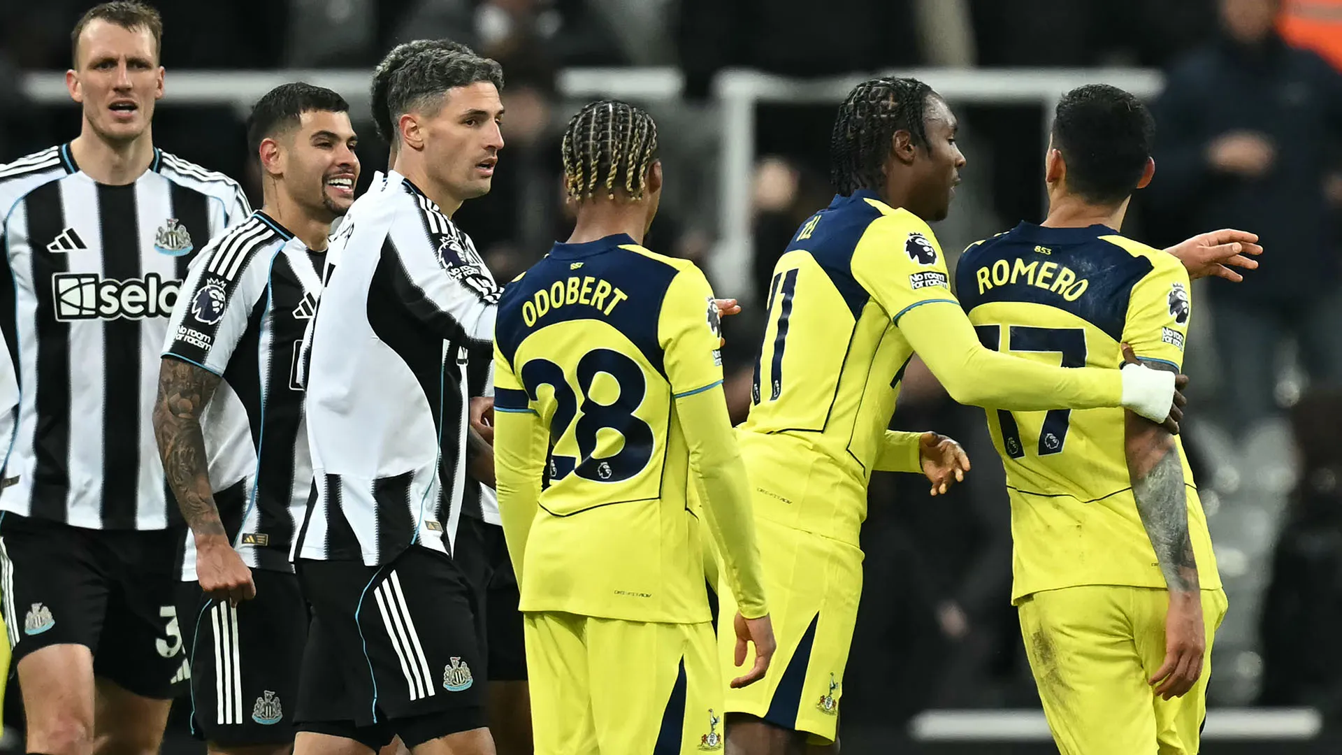 Fortunatamente sono intervenuti altri giocatori per separarli, altrimenti sarebbe finita sicuramente peggio