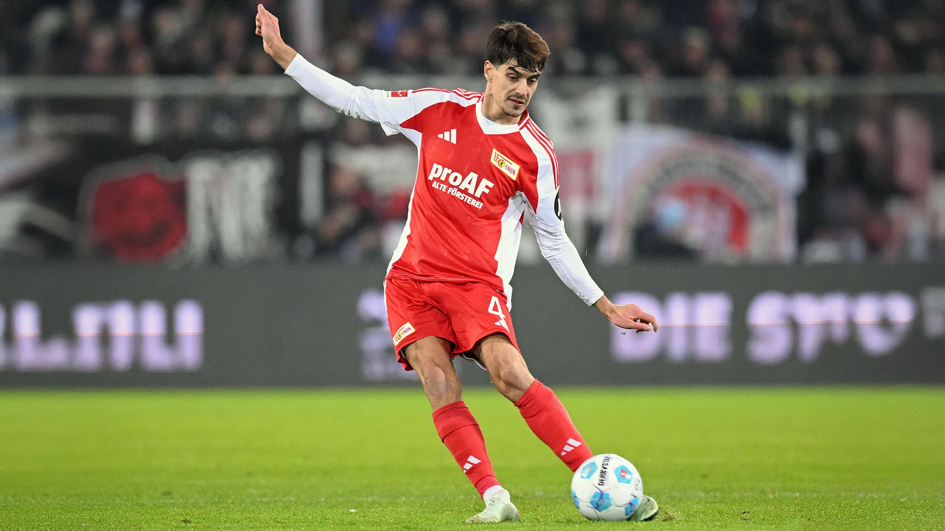 Anche Fiorentina e Bologna in Italia, e il Leeds in Inghilterra, sarebbero molto interessate a lui