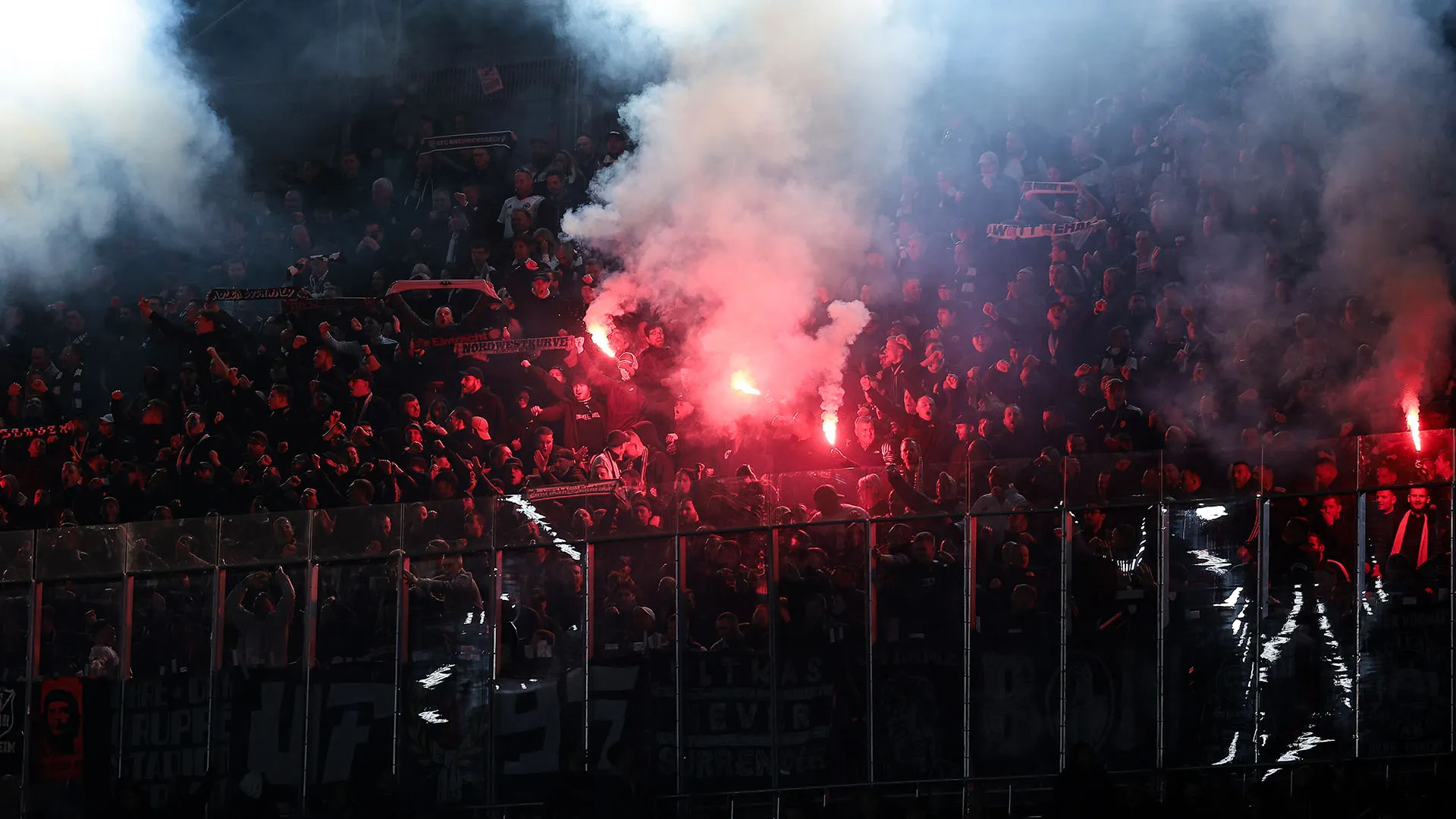 Spagnoli furiosi contro i tifosi tedeschi dopo la sfida in Champions League
