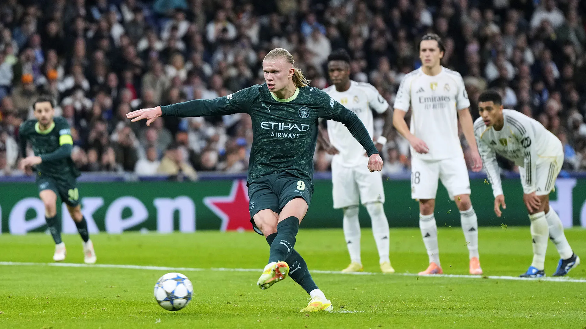 Poco prima dell'intervallo Erling Haaland ha segnato su calcio di rigore il gol del 2-1
