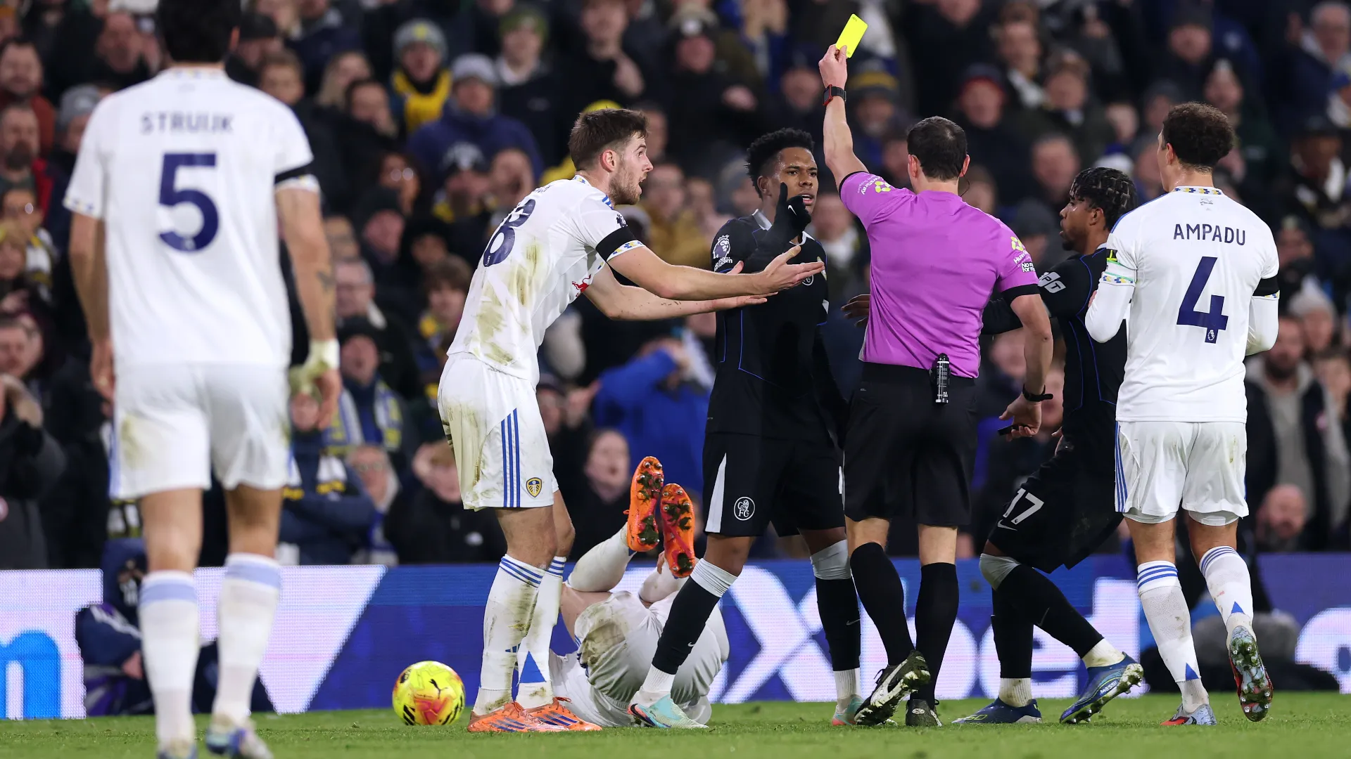 Il direttore di gara ha confermato il cartellino giallo ed Estêvão si è salvato