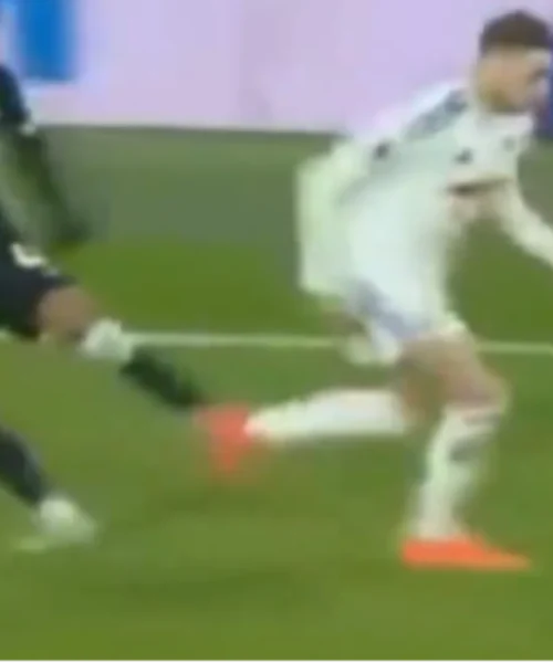 Folle intervento di Estêvão: le foto del calcione rifilato all’avversario