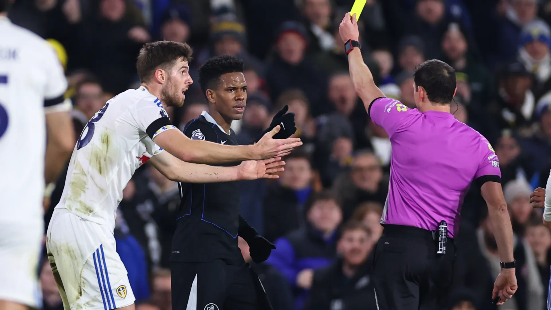 Nervi tesissimi durante l'ultimo turno di Premier League tra Leeds e Chelsea