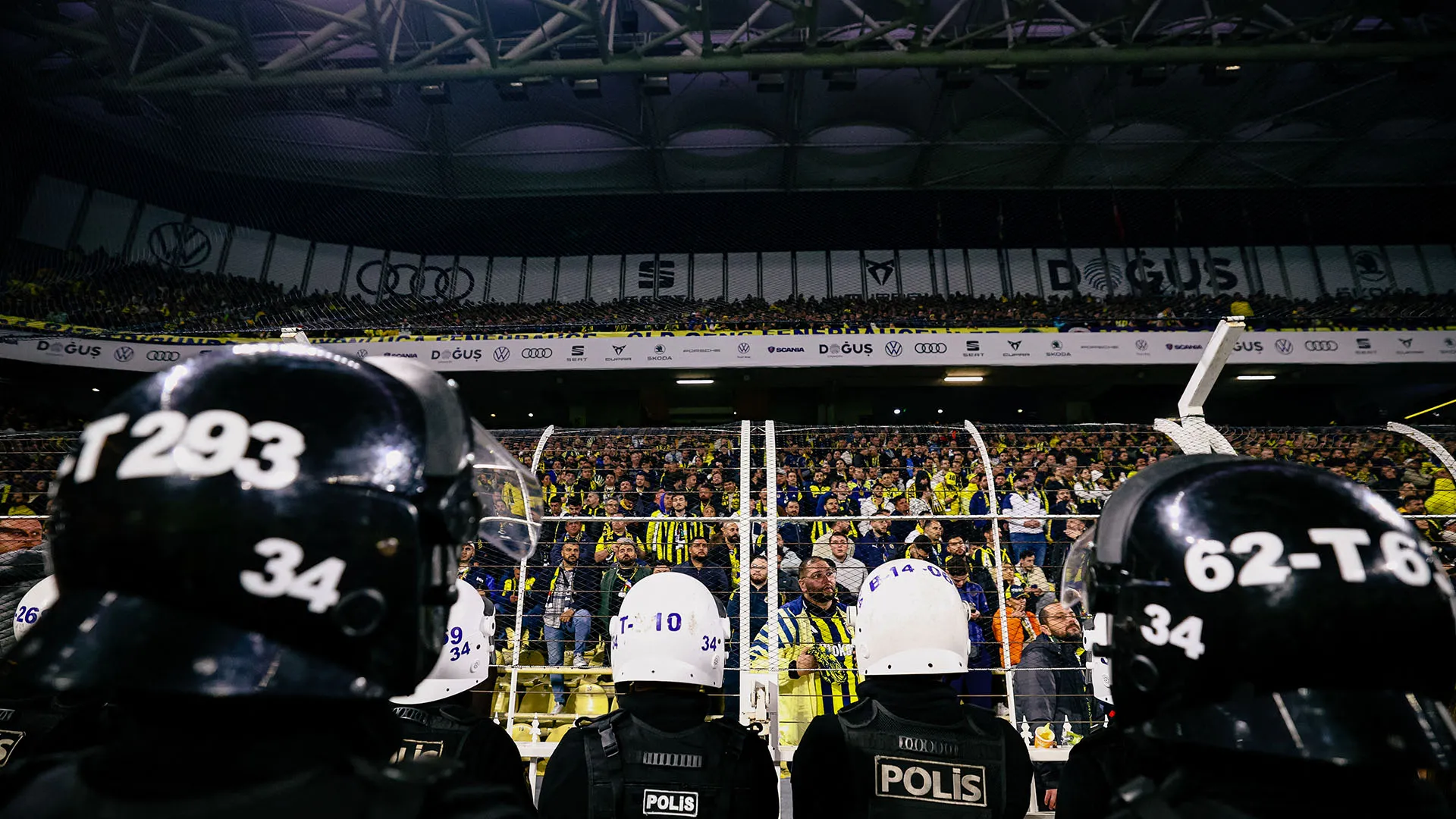 Le foto della battaglia tra Fenerbahce e Galatasaray