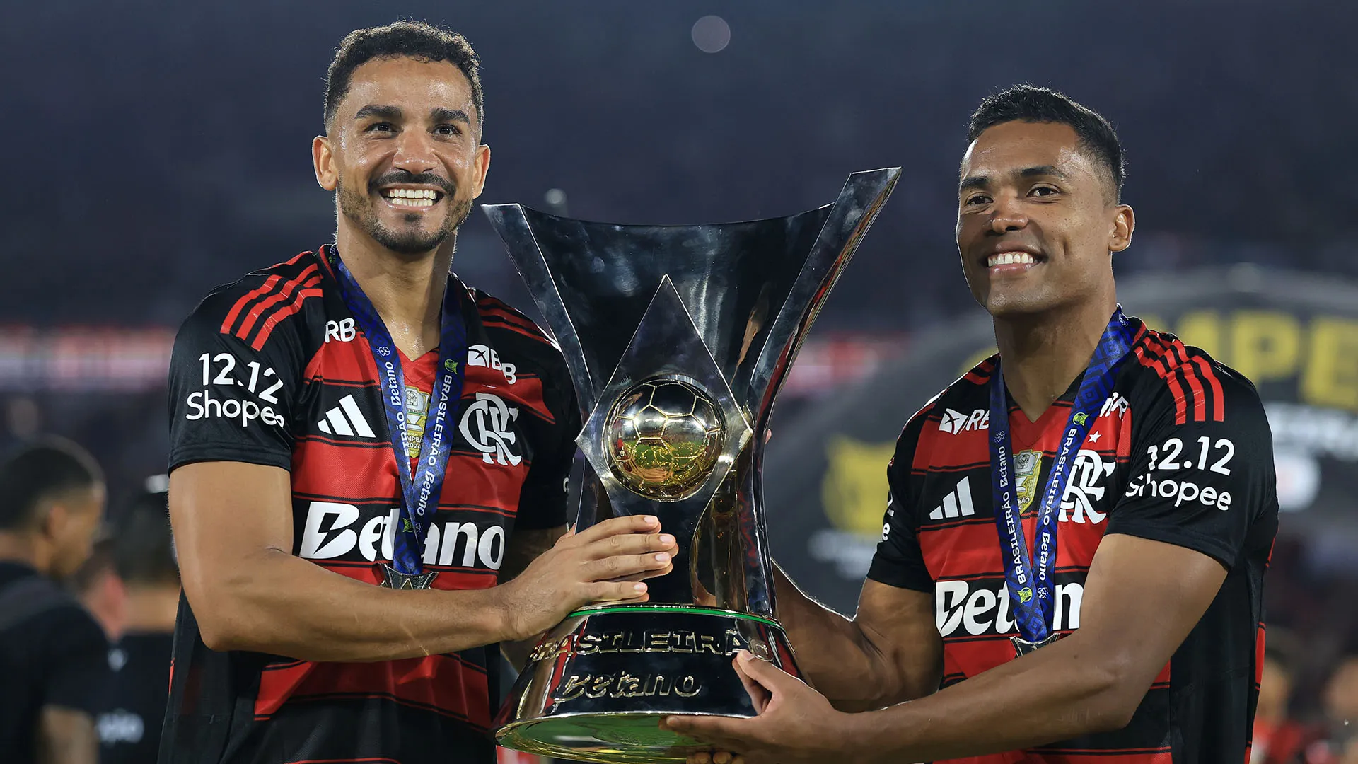 Al termine della partita, la festa allo stadio Maracanà è cominciata