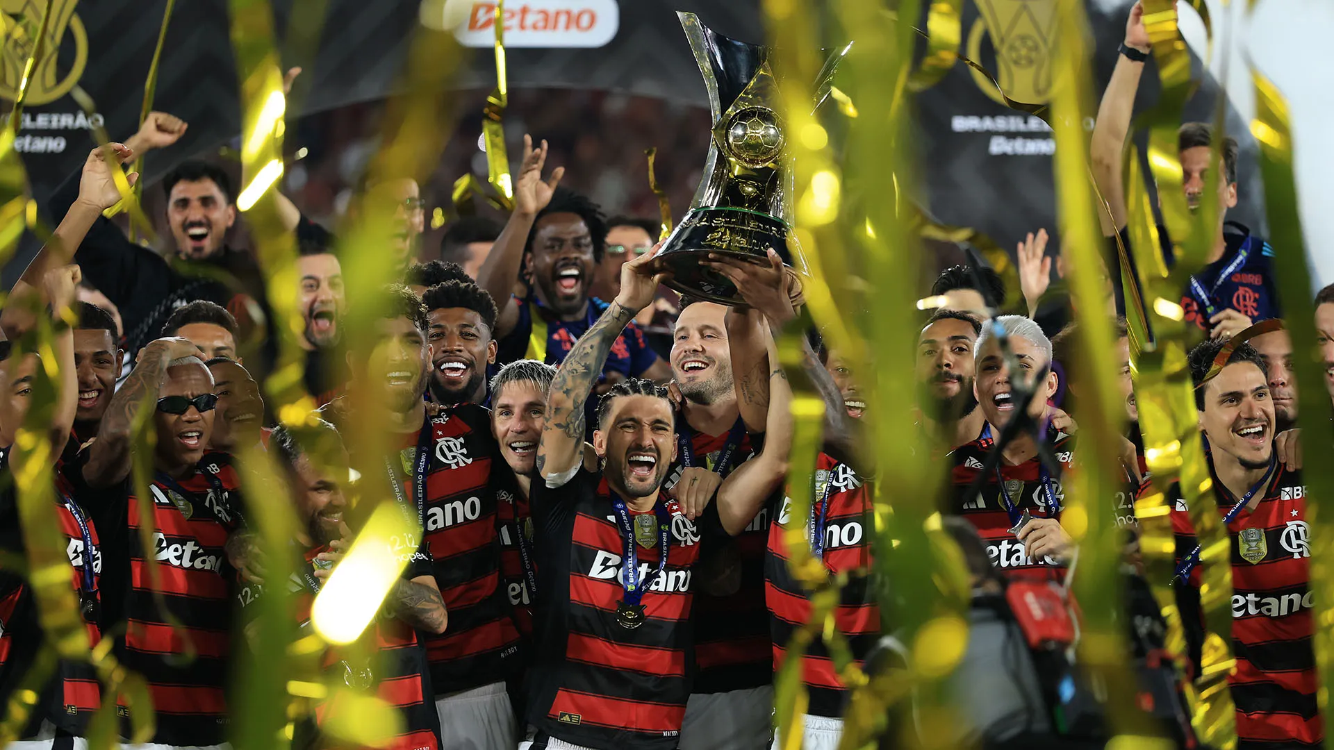 Serata memorabile per l'allenatore del Flamengo Filipe Luis