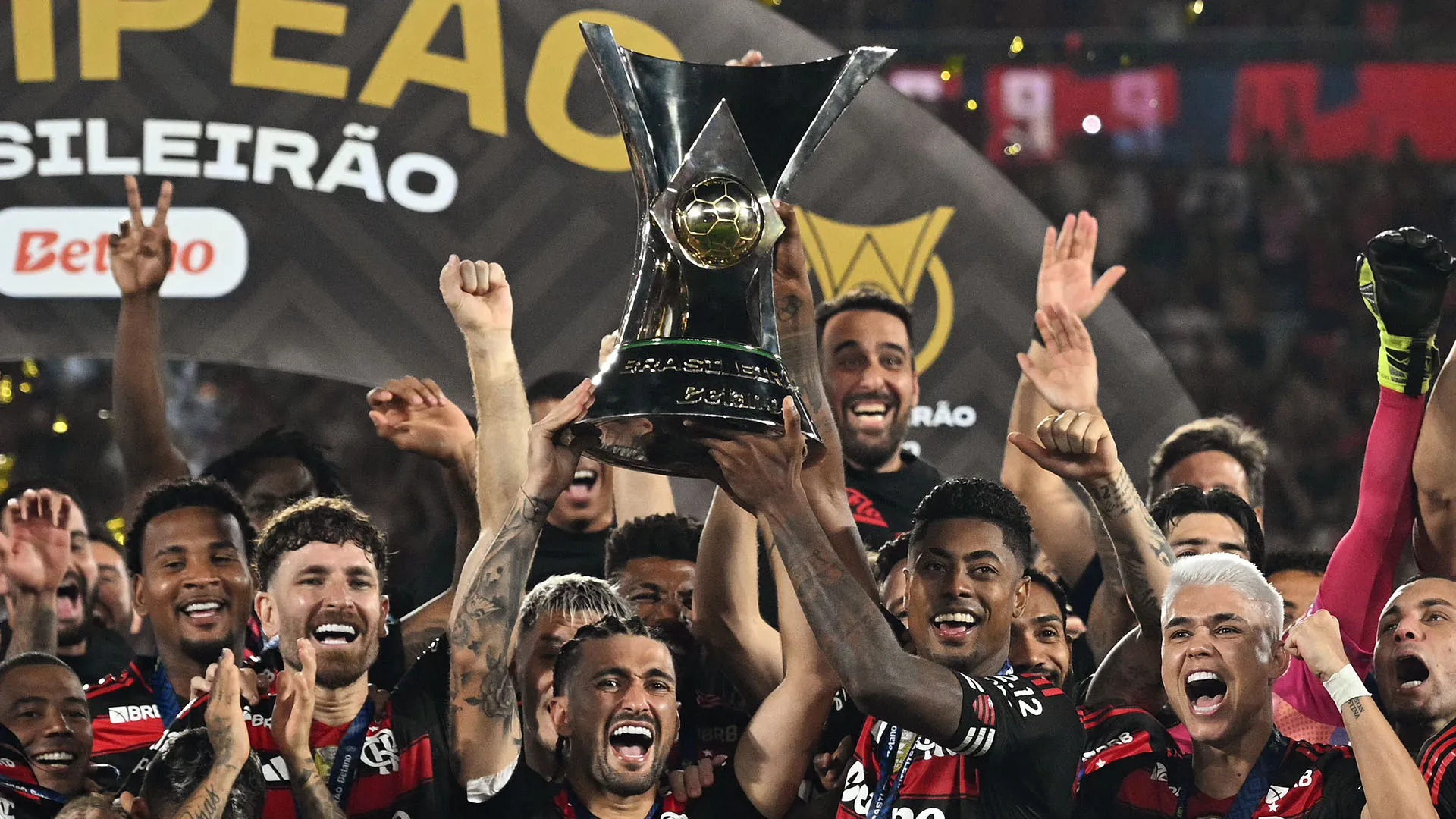 Un trionfo reso ancora più significativo dal fatto che quattro giorni prima aveva trionfato nella finale di Copa Libertadores