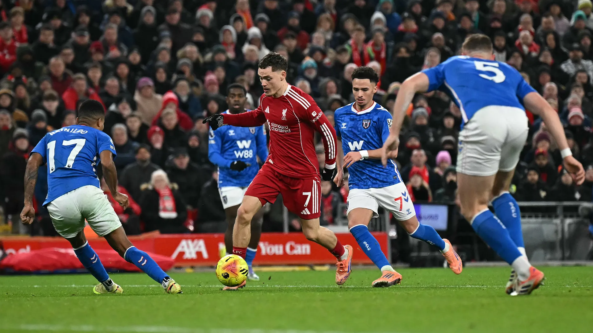 L'ex Bayer Leverkusen si è avventurato in un dribbling spettacolare e poi ha calciato in porta

