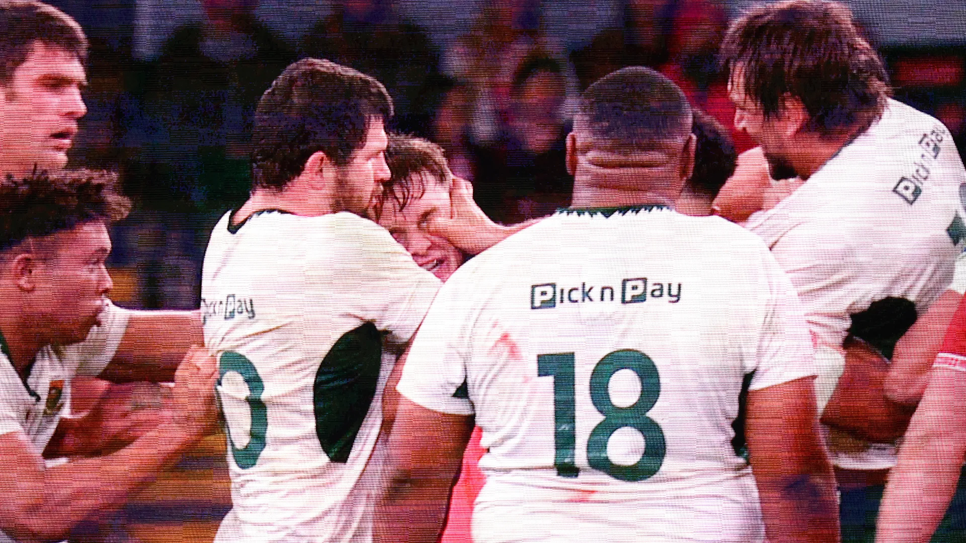 Durante la zuffa, il sudafricano Eben Etzebeth ha commesso un gesto gravissimo: ha infilato il pollice nell’occhio del gallese Alex Mann
