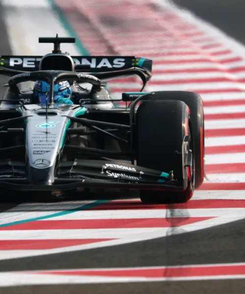 George Russell si prende le ultime libere ad Abu Dhabi, Lewis Hamilton a muro