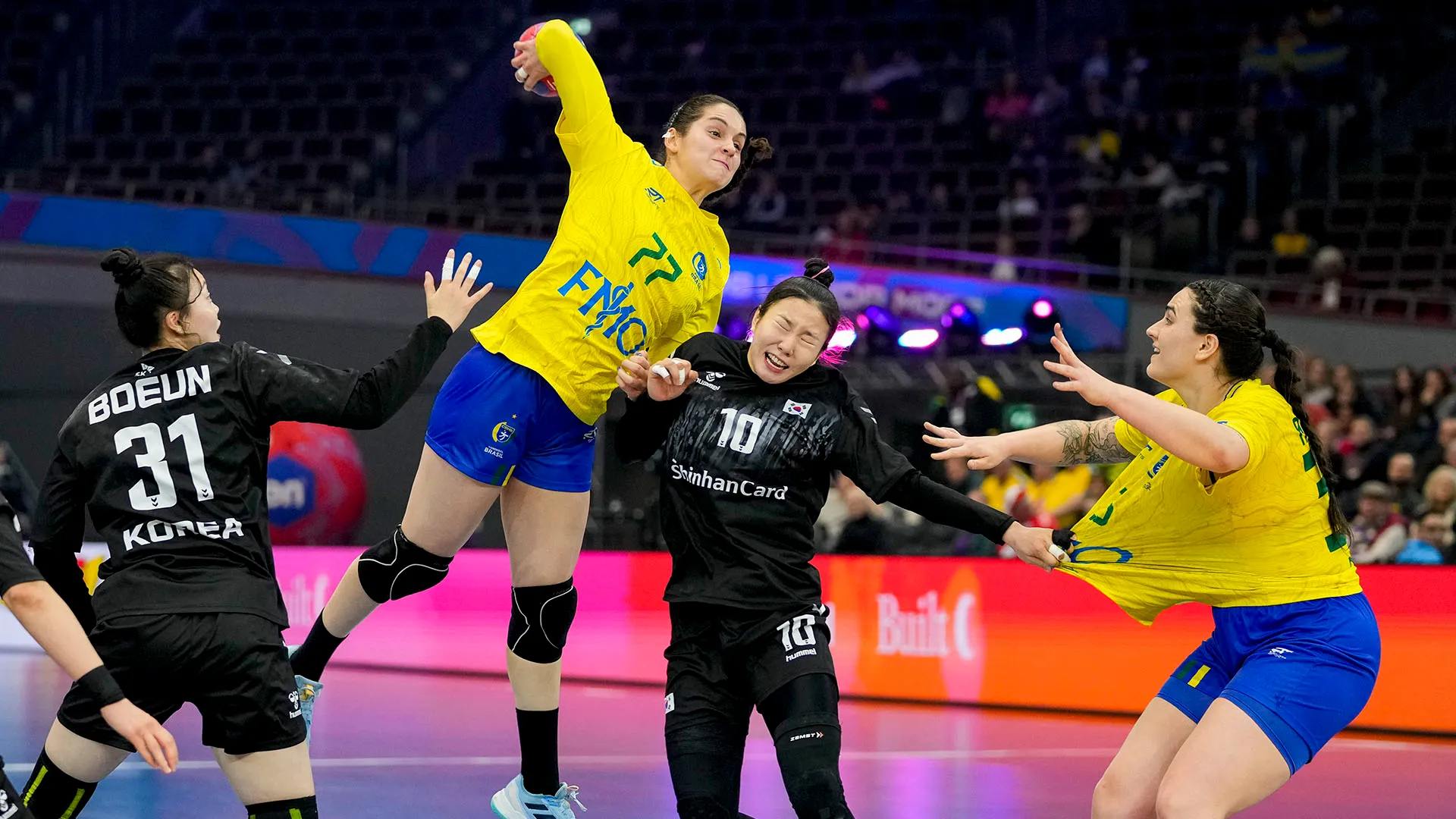 Haeri Song è crollata a terra dopo un'azione di gioco