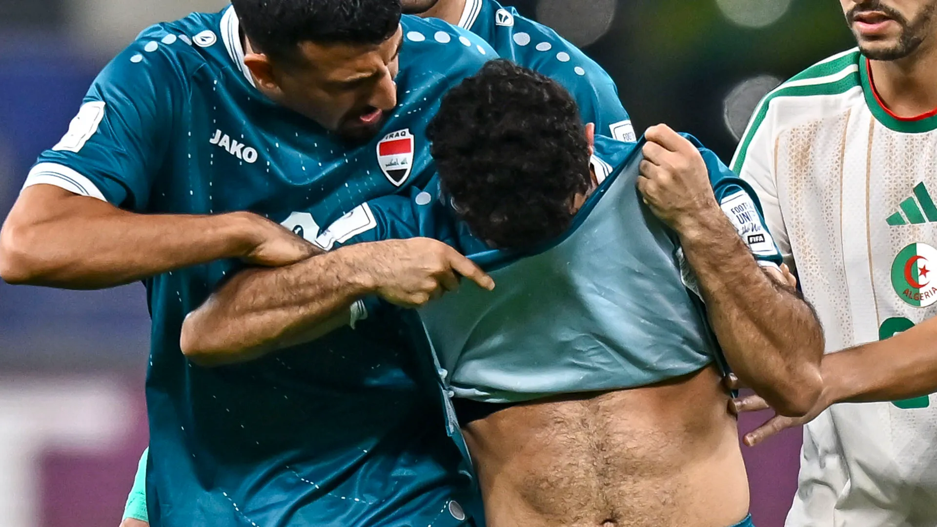 I compagni hanno provato a consolarlo ma non ci sono riusciti