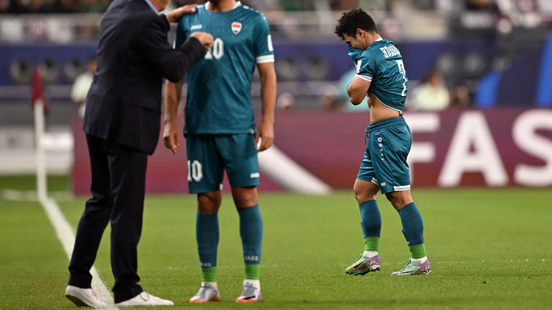 L'Iraq è stato costretto a giocare quasi tutta la partita in inferiorità numerica