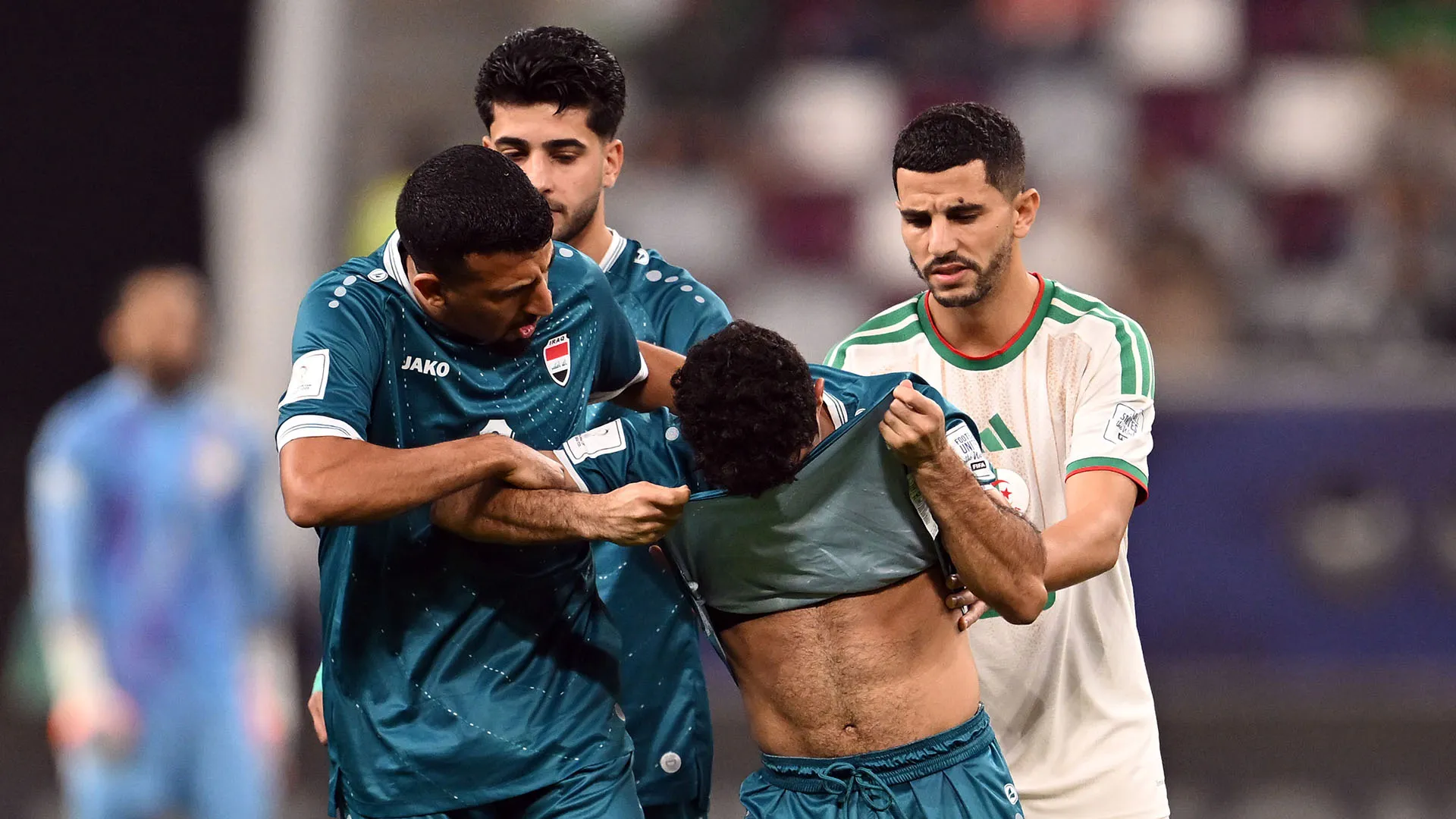 Hussein Al Saedi è stato quindi espulso al minuto 5 della sfida tra Algeria e Iraq