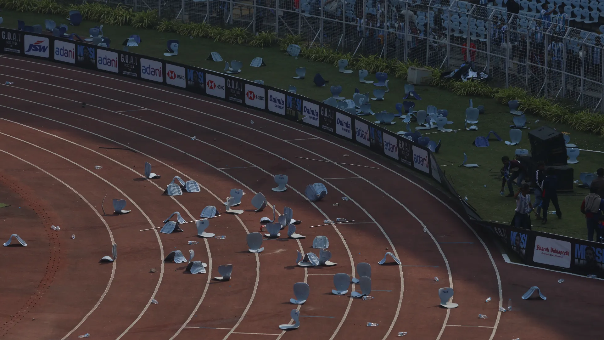 I militari hanno fermato moltissime persone e verranno presi i dovuti provvedimenti