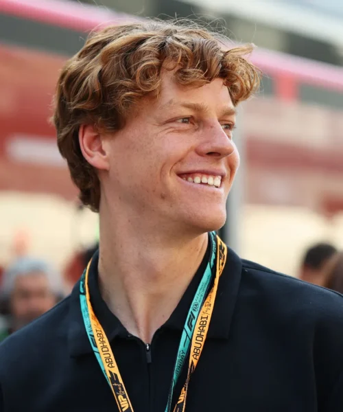 F1, sorpresa ad Abu Dhabi: Jannik Sinner scende in pista
