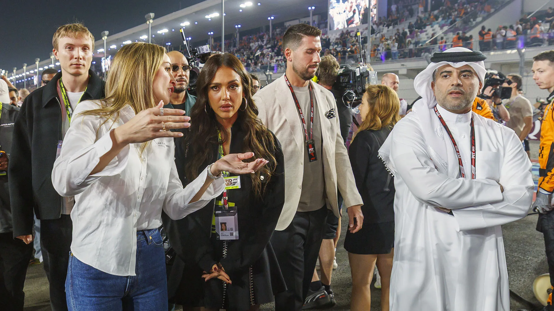 I VIP hanno sfilato sulla griglia di partenza poco prima del via della corsa in Qatar