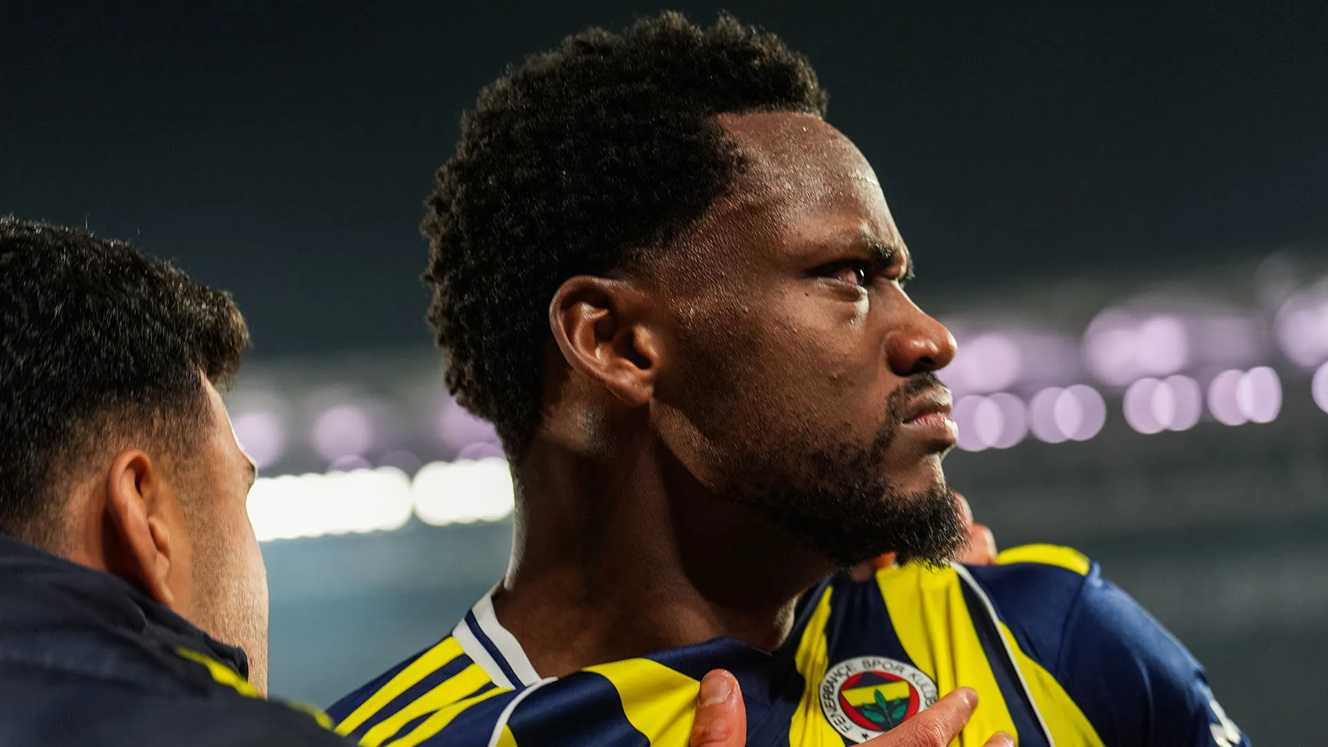 A pochi secondo dal fischio finale John Duran ha pareggiato i conti permettendo al Fenerbahce di portare a casa 1 punto