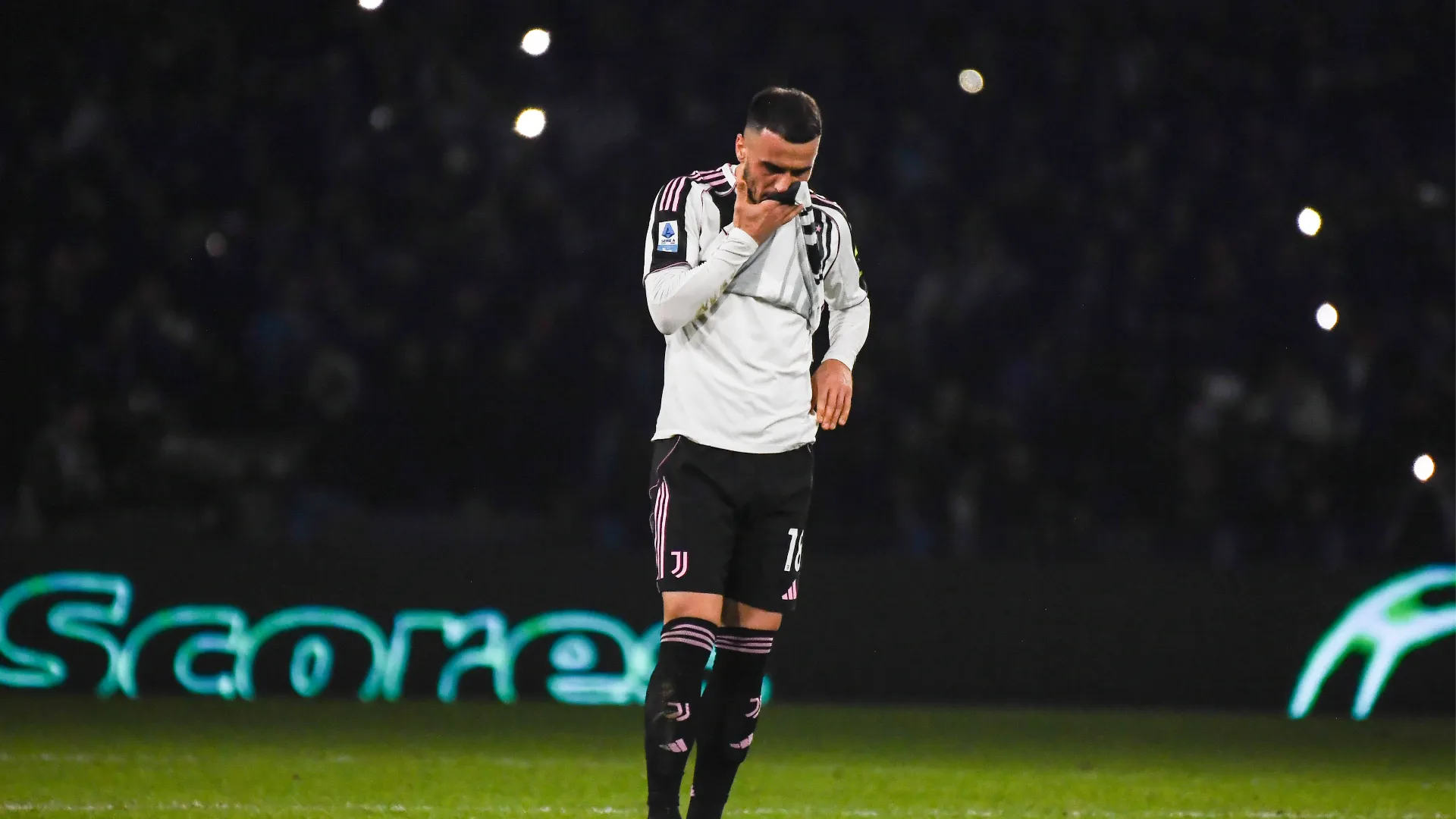 "Hanno comprato dei bidoni come Openda, David, Cabal e altre mezze tacche che non sono degne di stare manco in panchina. Abbiamo ancora Kostic"