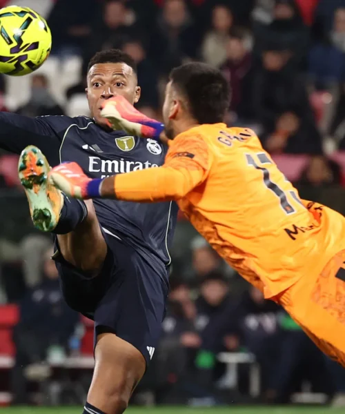 Kylian Mbappé rischia tantissimo: le foto del pericoloso intervento