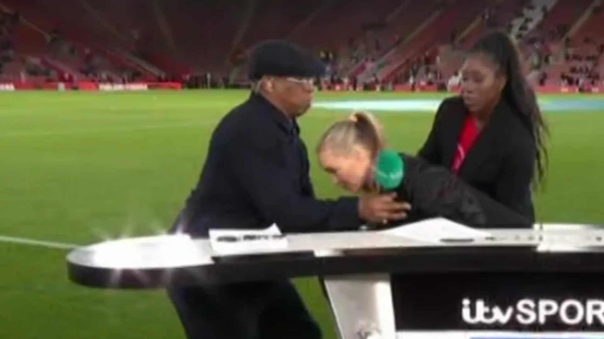 Momenti di terrore prima dell'inizio della sfida tra la nazionale inglese femminile e il Ghana