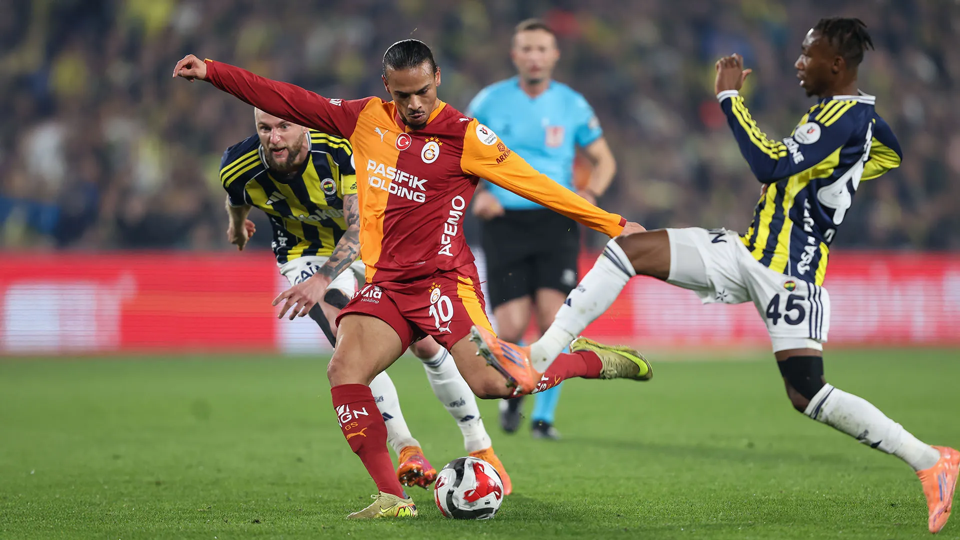 Fenerbahce e Galatasaray hanno pareggiato 1-1