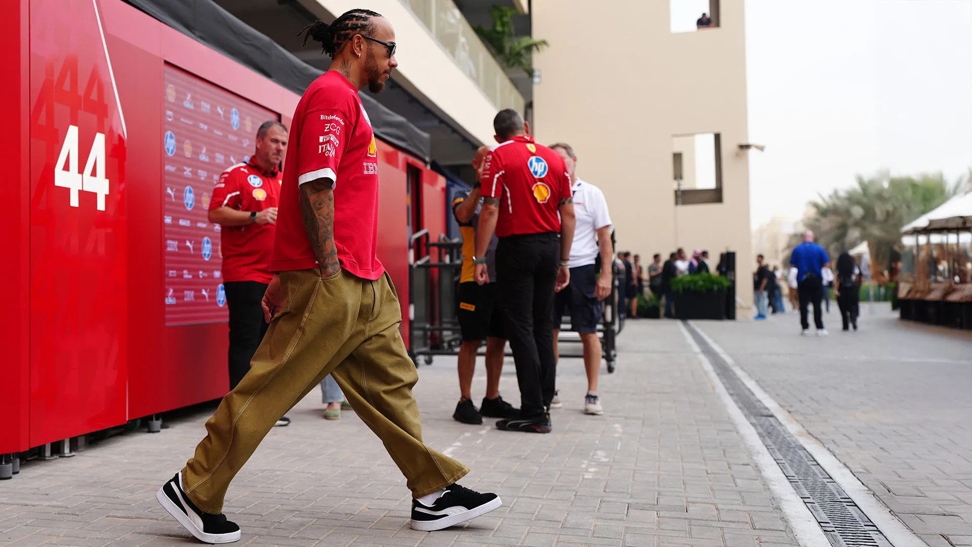 Il sette volte campione del mondo come ormai da tradizione ha pagato il conto della cena di fine anno dei piloti di Formula 1