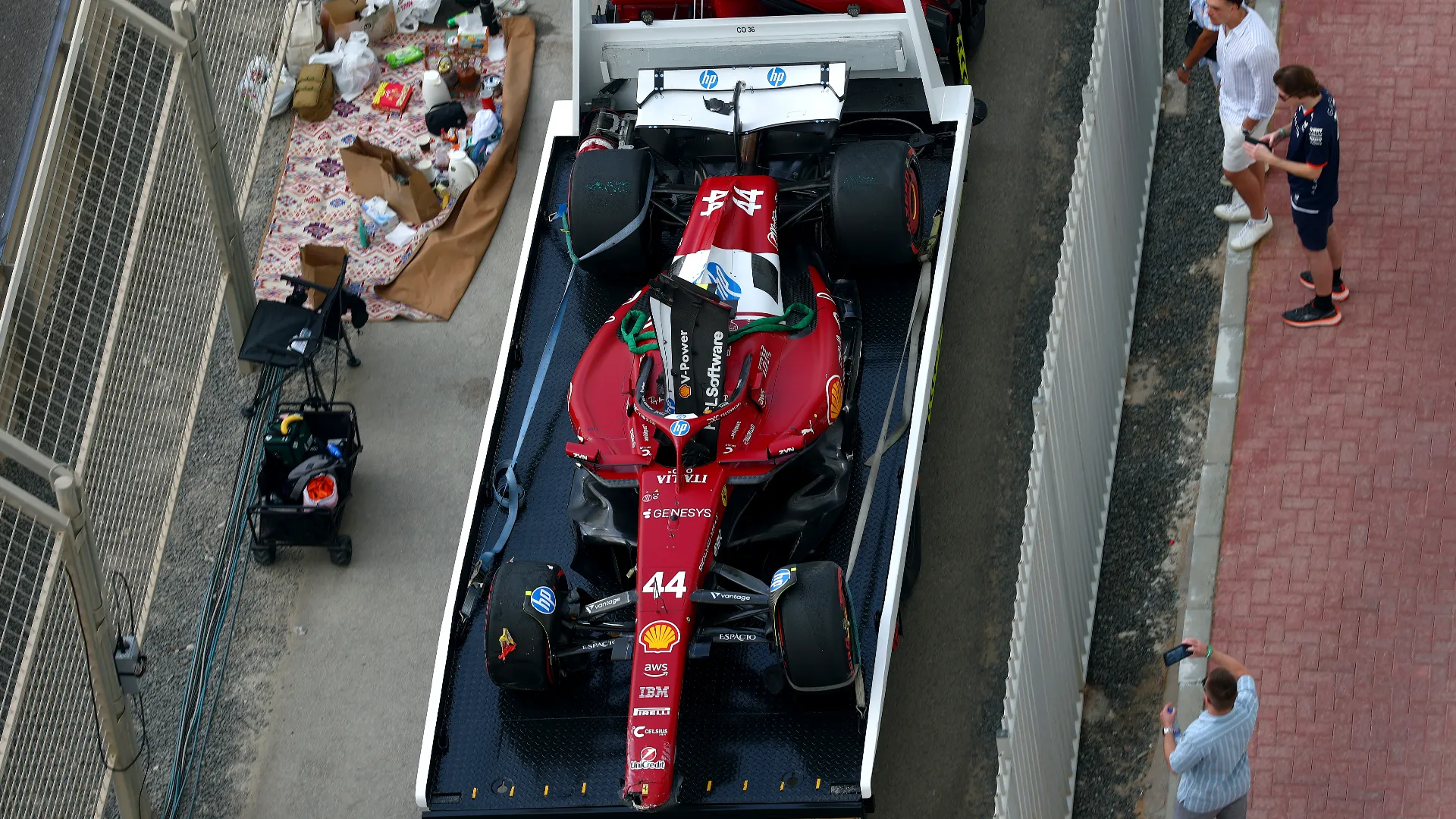 La triste immagine di una stagione da incubo per Hamilton