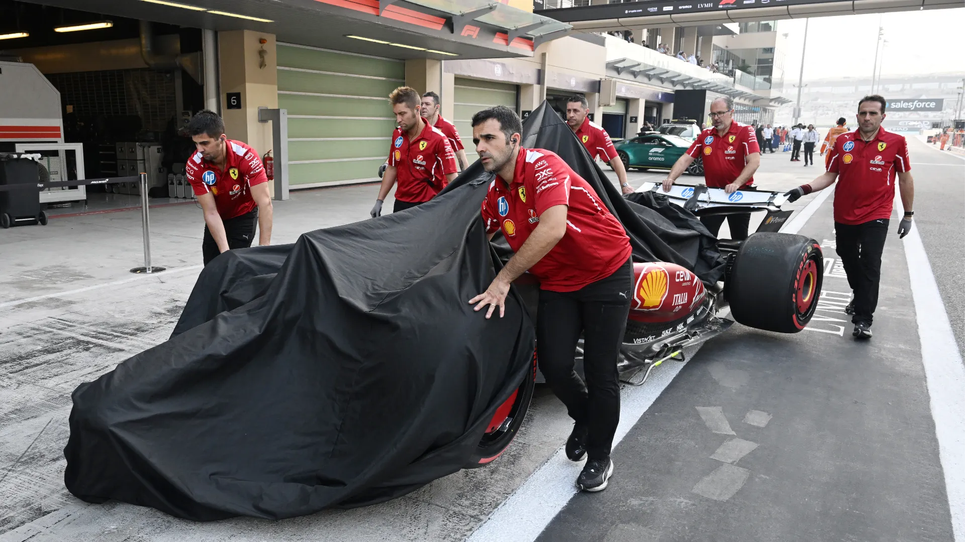 Altra giornata di straordinari per la squadra Ferrari