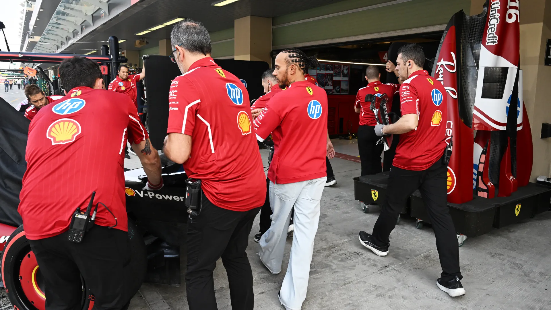 Hamilton ha perso il controllo in curva 9