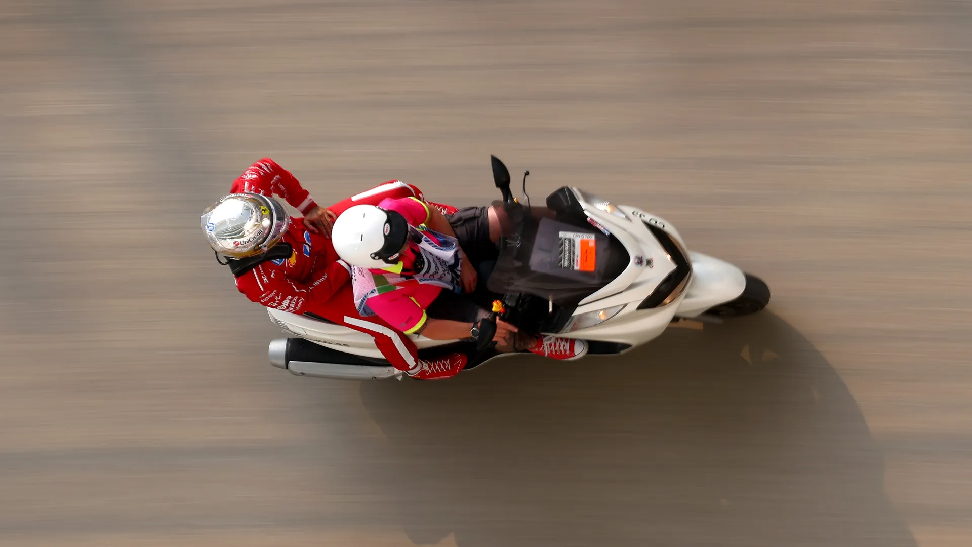 L'ex Mercedes è rimasto illeso ed è tornato nel paddock in scooter